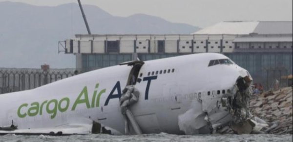 佳荣网配 香港货机坠海事故遇难者身份确定！降落前未发出求助信号，黑匣子仍未打捞上来
